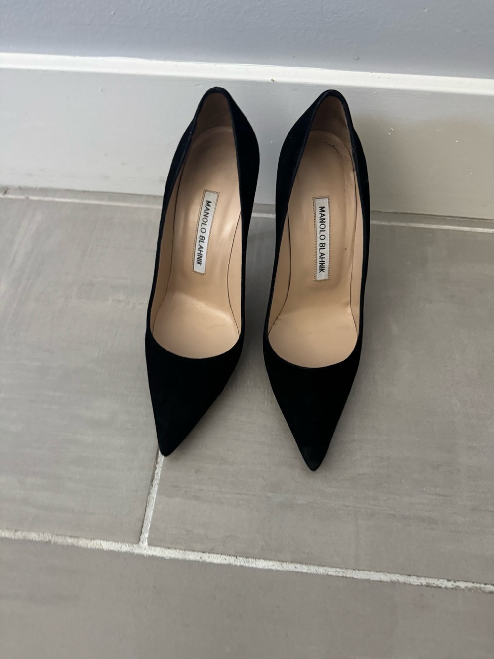 Manolo Blahnik Black Suede Pointed Pumps - Classic Heel